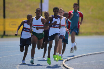 Curro Hazeldean seunsatlete oorheers by C-Bond Interhoër