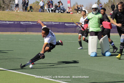 Boland's Duran de Wee in full reach for the ball during his side's clash against KZN Coastal B in Bloemfontein. Photo credits: TeamPhotoSA