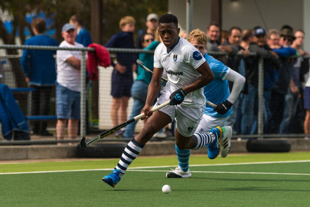 SACS Hockey Player, Litha Kraai dancing his way through Grey High's defence in their meeting in Cape Town this year. Photo credits: Ray Chaplin Photography