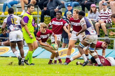 Kearsney scrumhalf, Fynn Verbaan, who scored the One-Stripe's first try of the game, sends the ball out to his backline. Photo: Tamlyn Gabin.