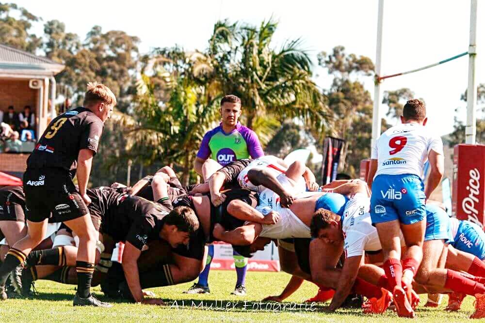 A very physical battle is expected between the packs of Oakdale Landbou and Boland Landbou on Saturday in Paarl. Photo: AJ Muller Photography.
