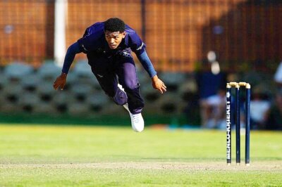 Boishaai's Zavier Swartz let's fly at the Wildeklawer Noord-Suid T20. Photo: Frans Lombard/Actionpix.